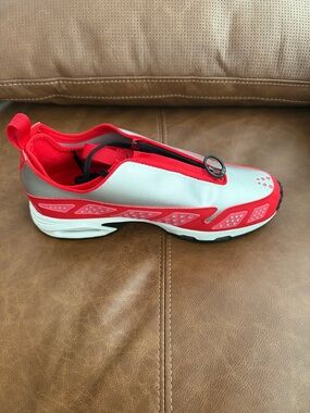 Nike Women Athletic Shoes Red and White Slip-On Sneakers with Bungee Lacing